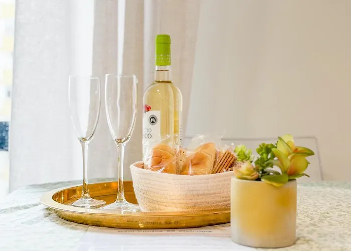 Elegant 2 Bedrooms With Balconies In 公寓 *