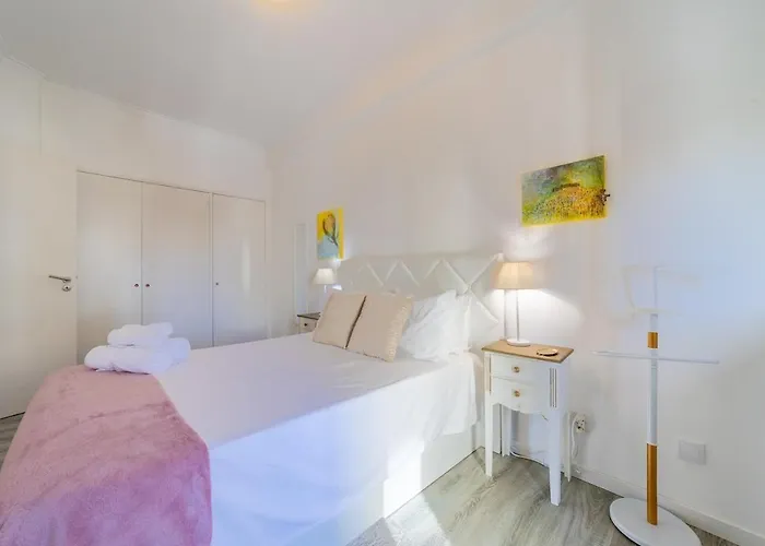 Elegant 2 Bedrooms With Balconies In 公寓 *