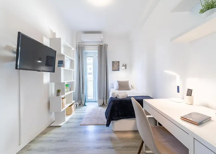 Elegant 2 Bedrooms With Balconies In 公寓 *