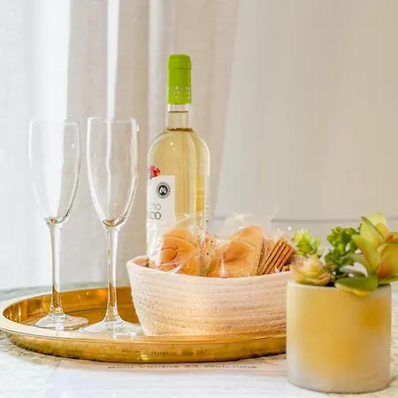 Elegant 2 Bedrooms With Balconies In Apartament *