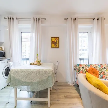Apartament Elegant 2 Bedrooms With Balconies In Lizbona