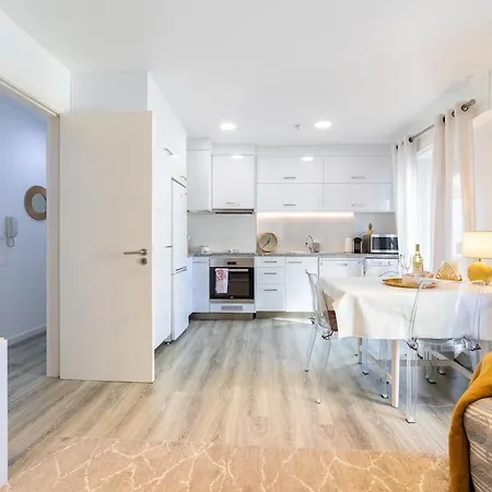 Elegant 2 Bedrooms With Balconies In *