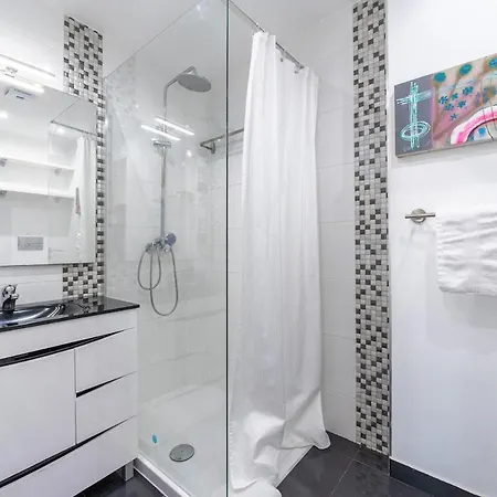 Elegant 2 Bedrooms With Balconies In Apartament *