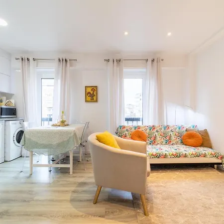 Elegant 2 Bedrooms With Balconies In Апартаменты Лиссабон