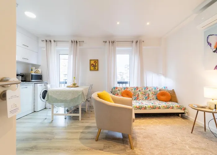 Elegant 2 Bedrooms With Balconies In דירה ליסבון